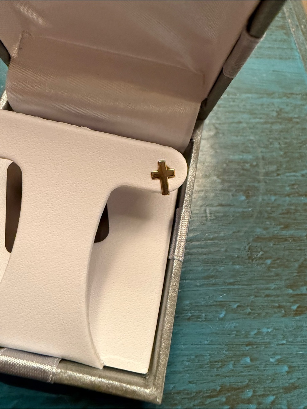 14 k gold cross earring